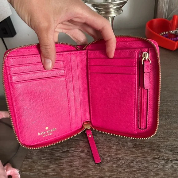 NWOT kate spade wallet - Picture 3 of 4
